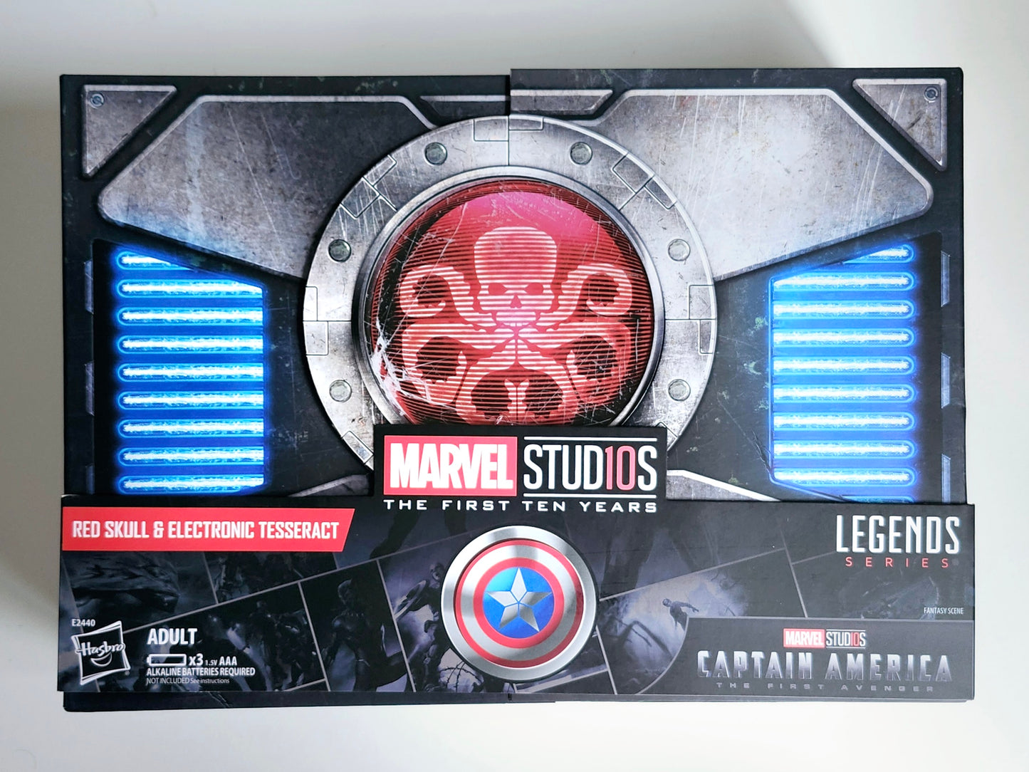 Marvel Legends SDCC 2018 Exclusive Red Skull 6-Inch Action Figure and Electronic Tesseract Set