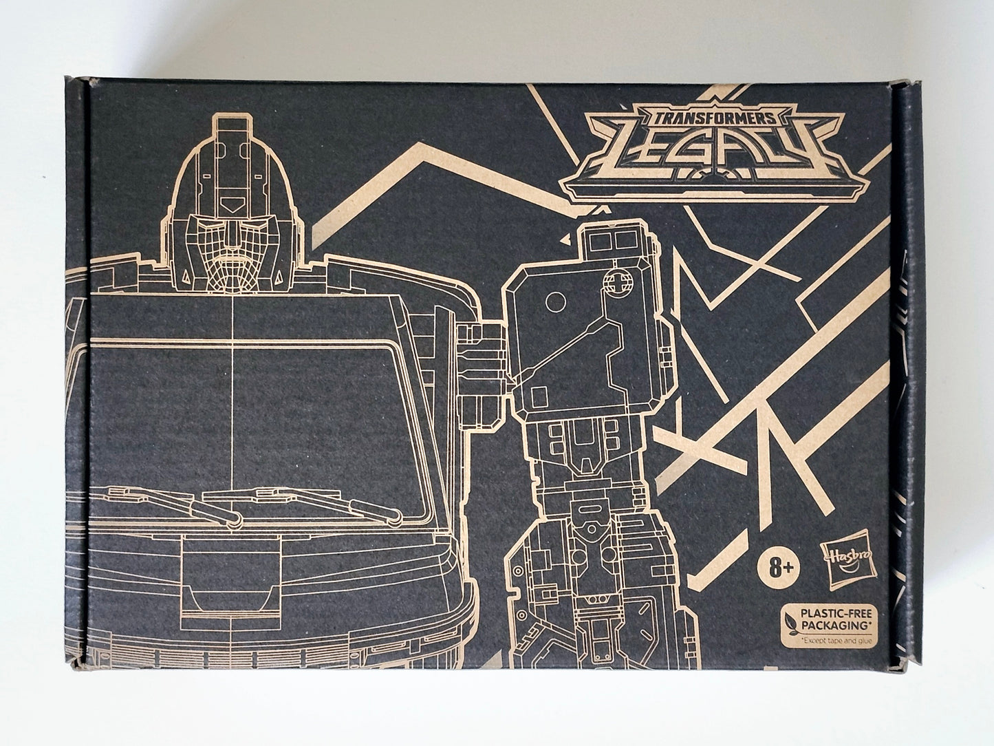 Transformers Generations Selects DK-2 Guard Legacy Deluxe Class 5.5-Inch Figure