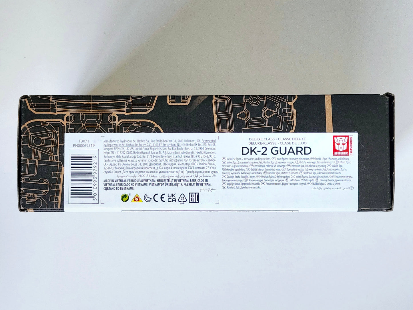 Transformers Generations Selects DK-2 Guard Legacy Deluxe Class 5.5-Inch Figure