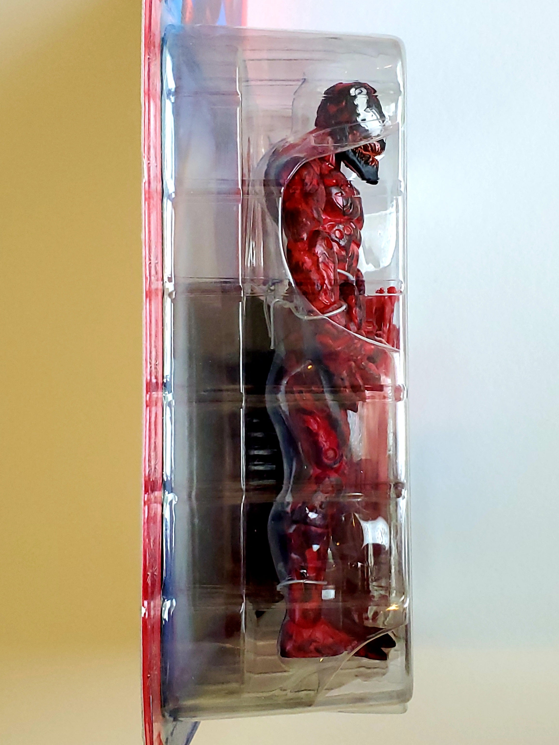 Spider-Man Classics Carnage with Spider Trapping Action 6-Inch